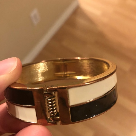 Black white and gold bracelet - Picture 5 of 8